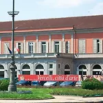 Monolocale Antica Argenteria Stazione E Centro A Due Passi ヴェルチェッリ