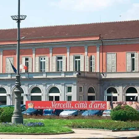 Monolocale Antica Argenteria Stazione E Centro A Due Passi Vercelli